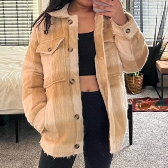 American Eagle plaid tan cream oversized sherpa lined button down sweater jacket - Picture 4 of 9